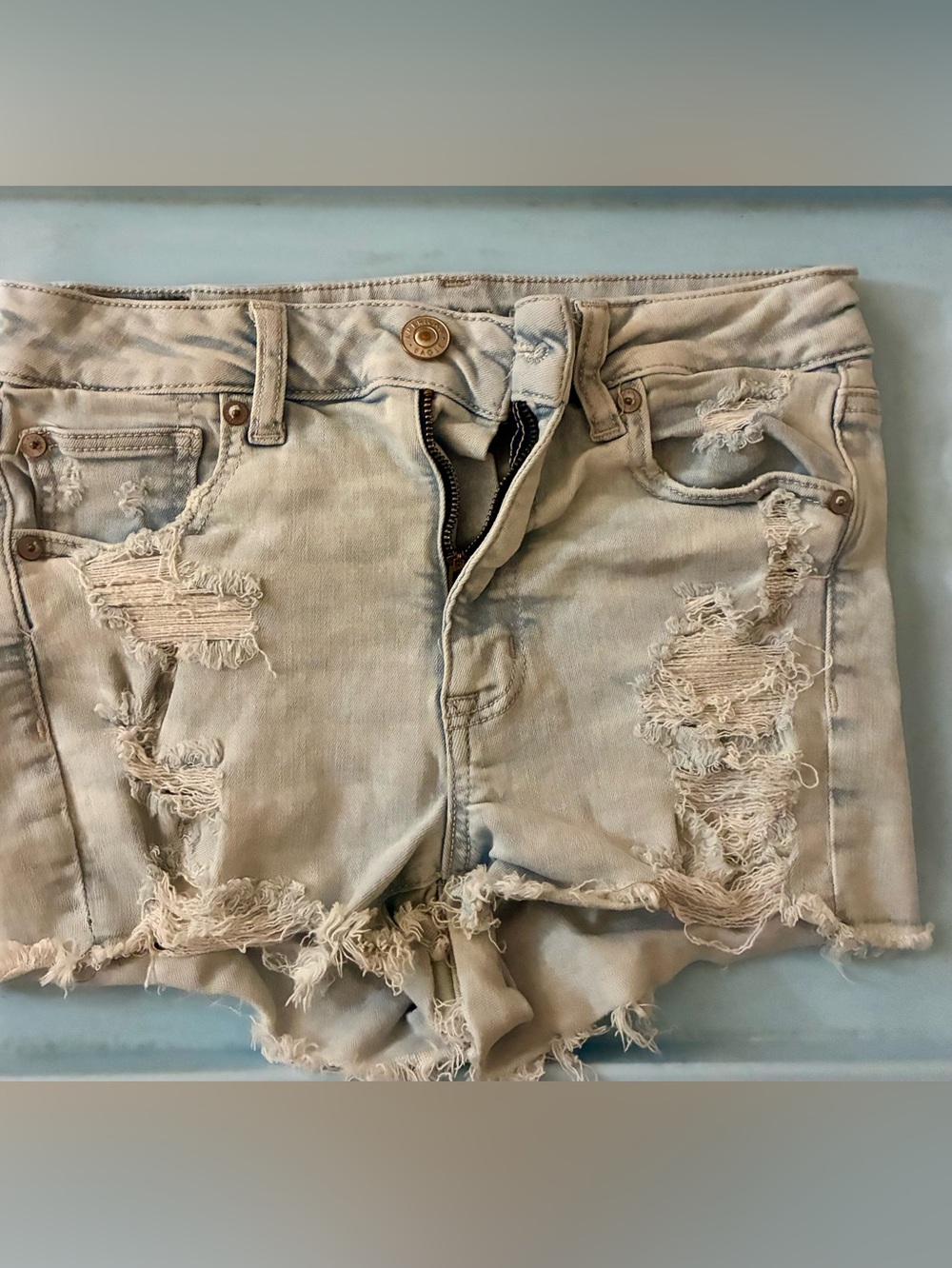 AMERICAN EAGLE Distressed Women's Denim Shorts in light blue 🌸